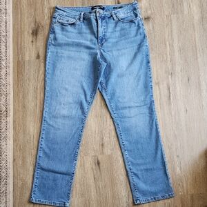 Bandolino Women's Light Blue Straight Leg Jeans